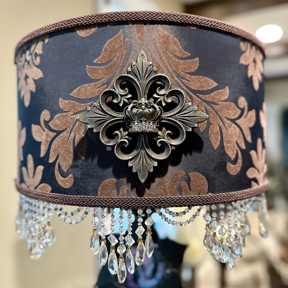 Fleur de Lis Crown Magnetic Lampshade Enhancer - Picture 8 of 12